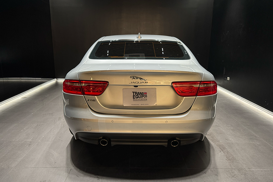 Jaguar XE Pure Luxury